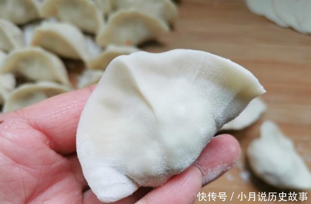 豆腐别知道炖，用来拌馅儿包饺子，比肉馅儿还受欢迎，关键是省钱