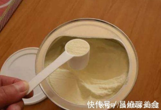 小梅|冲奶粉先加奶粉还是先加水宝妈一个错误行为,导致宝宝肠坏死