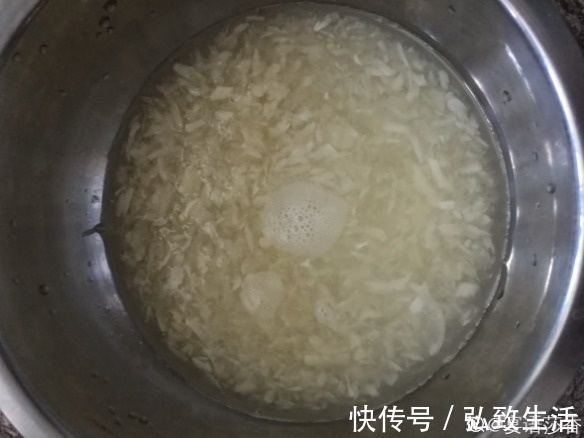 大蒜养花好处多,杀虫杀菌,花长得快、不烂根!