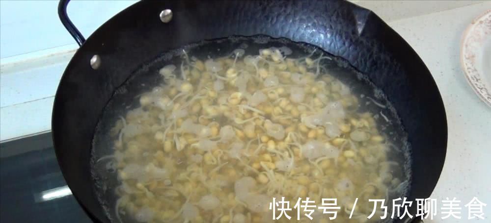 技巧|豆芽炒粉条,地道家常菜,教你一个小技巧,豆芽入味,越嚼越香