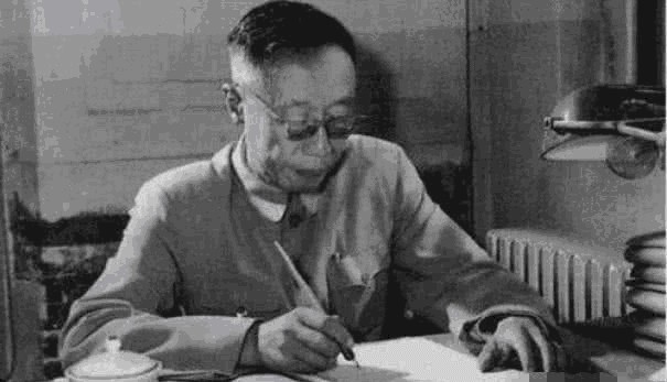 宝贝|溥仪晚年回故宫,随手在龙椅下掏出一件“宝贝”,让人哑口无言!