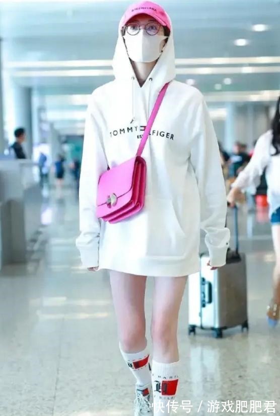 紧身牛仔裤 如今“露脚踝”已经过时了!这才是秋冬正确的穿搭方式,时髦保暖!