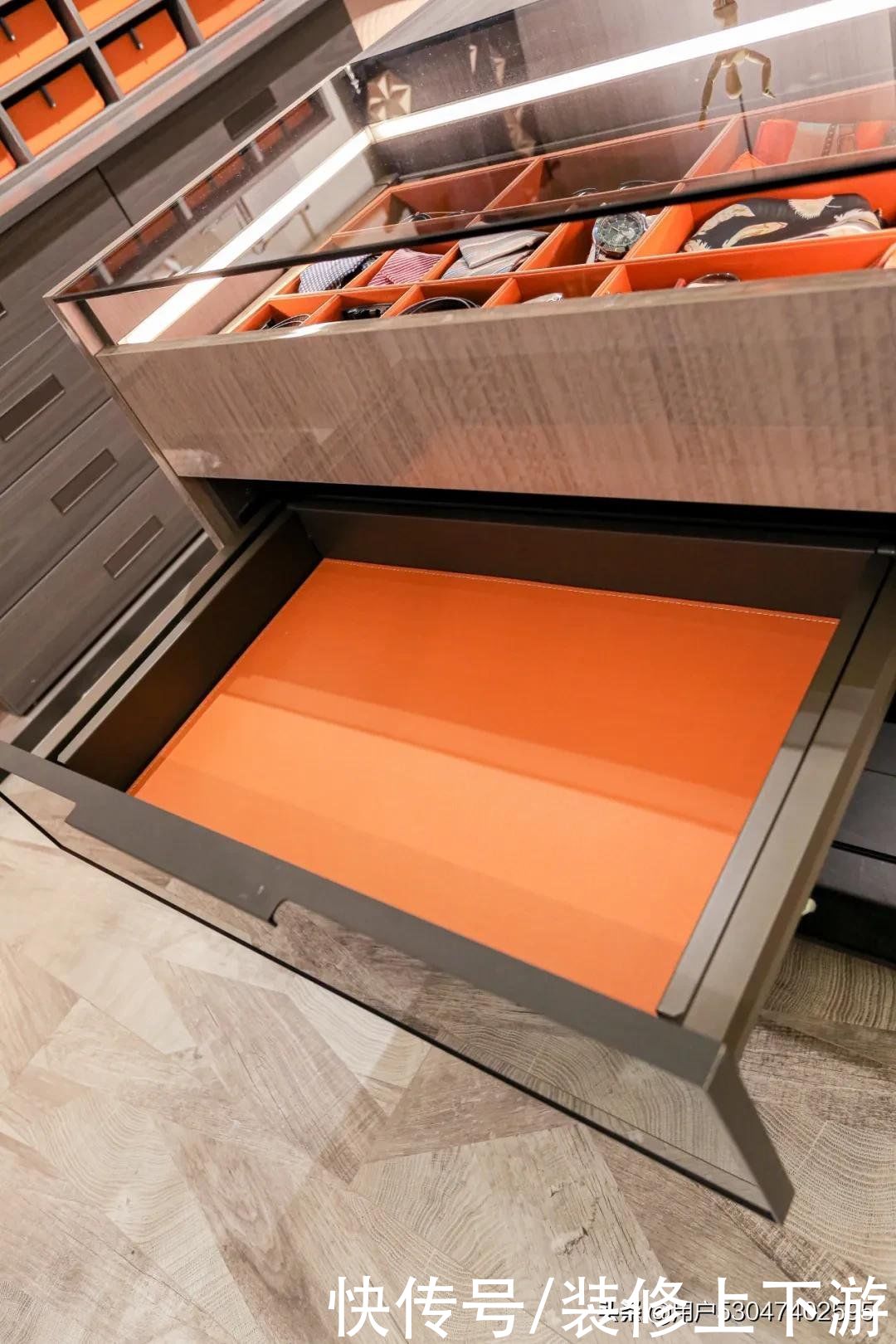 极简|轻奢定制最前沿——挂墙式衣帽间