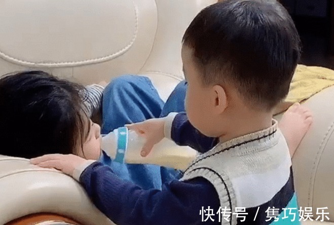姐姐|“卑微弟弟”为姐姐留奶喂奶走红,这应该是混的最惨的二胎