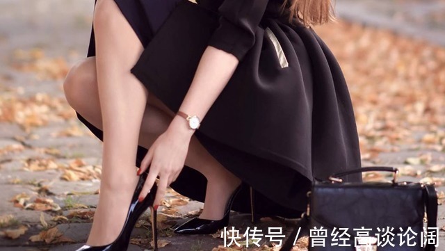 时装靴 一双鞋越是轻巧,造型越是简洁,两腿就会显得修长苗条!