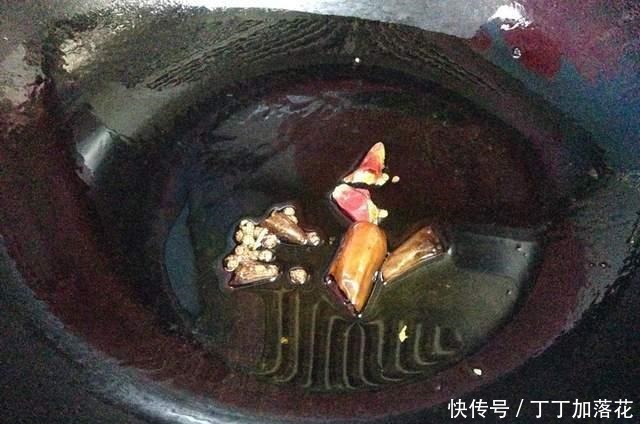 简单|素菜也能变得很好吃,不信试试“麻辣手撕包菜”,简单易学