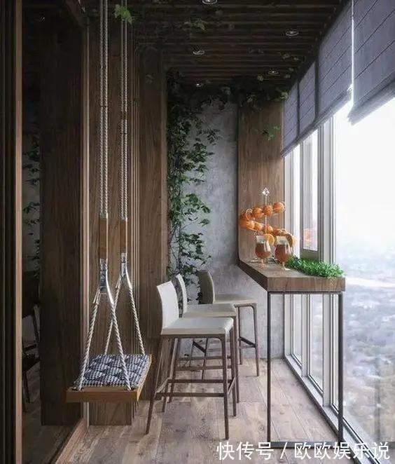 窗框|老公坚持把阳台改造成书房，只见他在落地窗上加块板，太实用了！