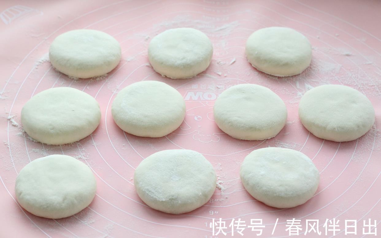 酸奶|不加一滴油,用平底锅就能做的酸奶烤饼,健康美味犹如面包般暄软