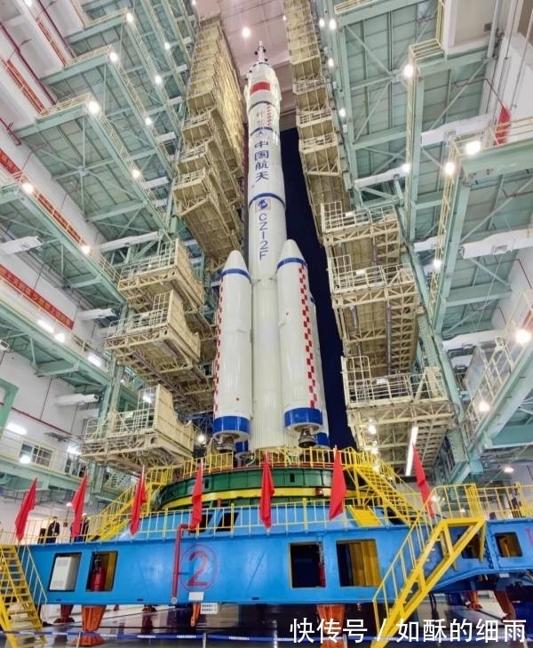 神舟十三号船箭组合体转运至发射区 计划