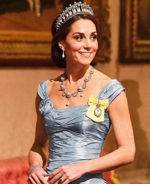 英王室的精美珠宝，戴妃和卡米拉的紫水晶项链，谁更胜一筹呢