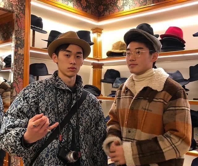 主持人:你去过最穷的地方是哪里?林依轮儿子:广州,那里最穷了