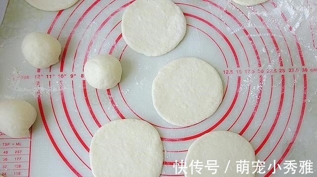 用一根筷子就能完成的枣花馒头,做法真简单,寓意吉祥又美好!