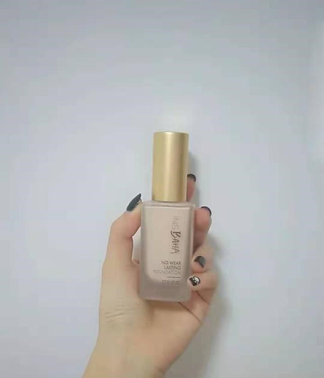 珀莱雅 薇娅力荐的粉底液,妆感轻薄自然又遮瑕,堪称平价粉底中的黑马!