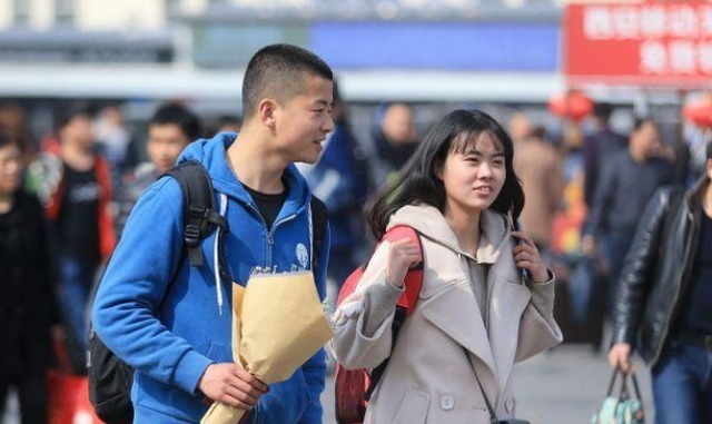 晒被子|大学生“晒被子”方式火了,花样百出创意不断,让人看了忍俊不禁