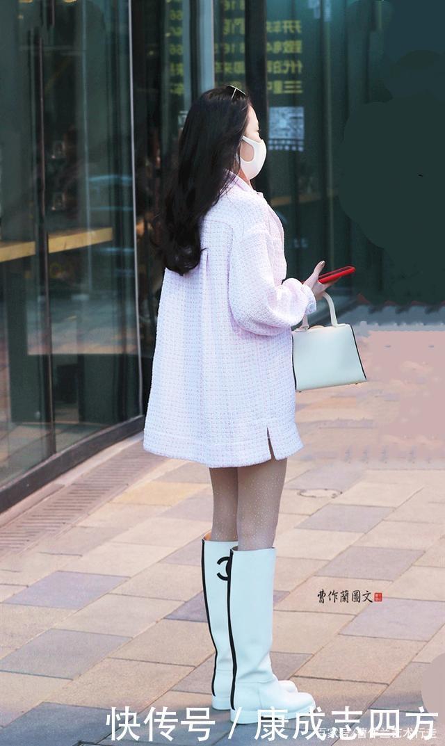 高筒靴，美女选择白色的，不仅吸睛亮眼，而且时髦感和帅气翻番