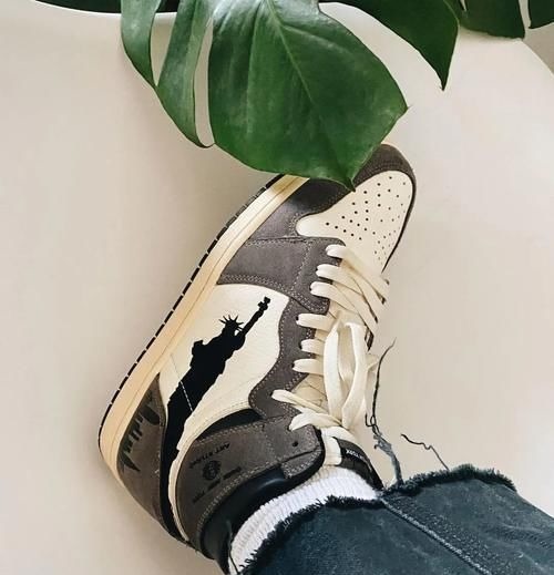 发售价 把RO和芝加哥“抄”成一双鞋的行业里,Drake也是消费者