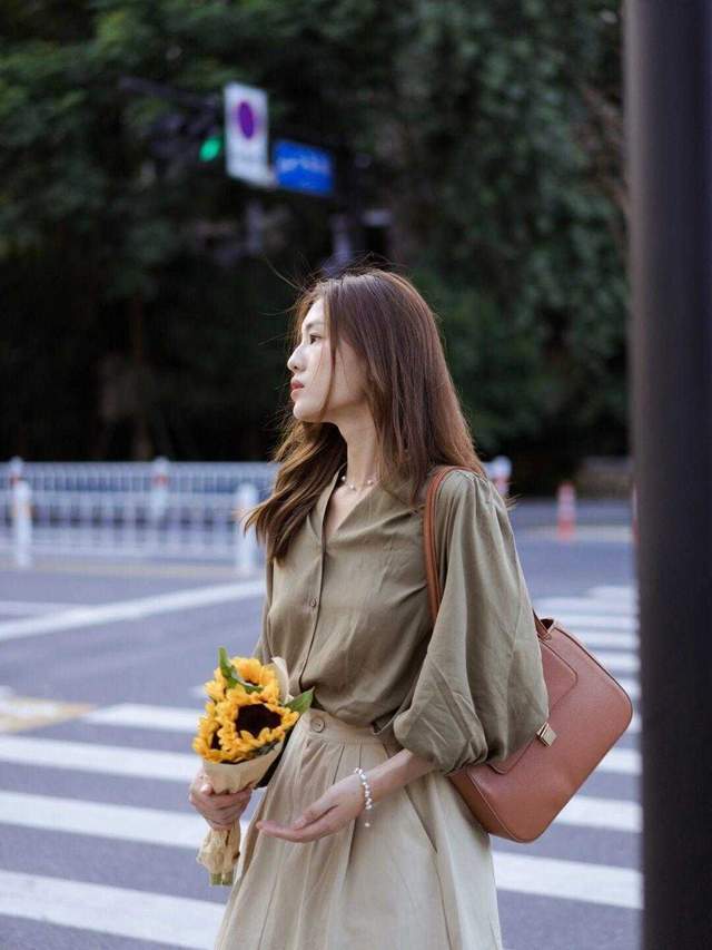 针织衫|初秋的日常穿搭分享,衬衫搭配半身裙高级通勤,美出了新高度