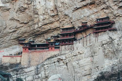 山西一座受欢迎的寺庙，是恒山十八景中“第一胜景”