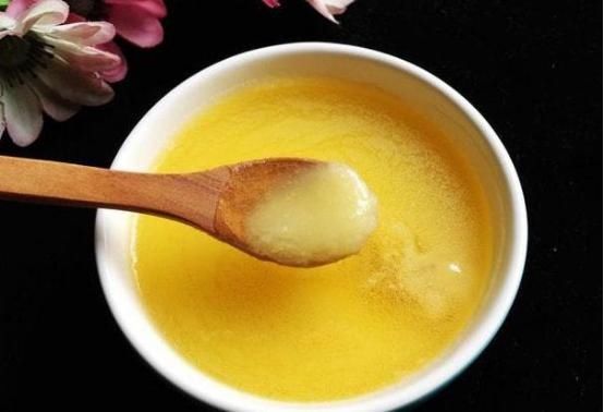 杀鸡时,鸡肚子里有一大块“黄油”,是丢掉还是吃进去?涨知识了