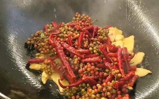 我家|鸭肉我家10次有9次这样做,麻辣爽口,胃口大开,吃完直呼过瘾