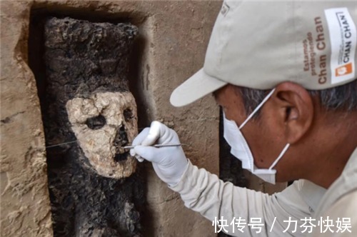 女神像$秘鲁发现一女神像，上刻“武当”二字，难道《山海经》所言非虚