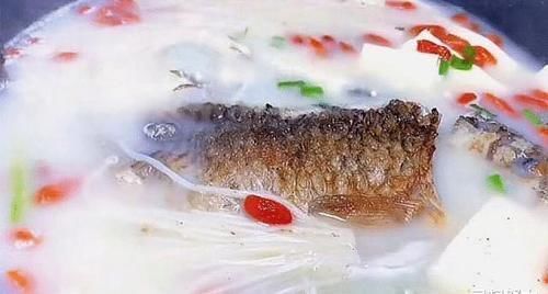 怎么让鲫鱼汤又浓又白,技巧在这里,快来看看吧