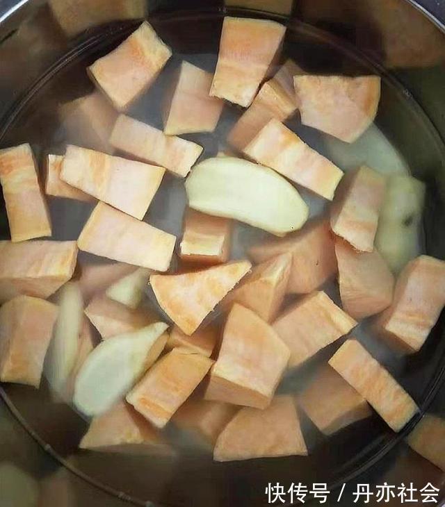 红薯块|红薯和它一起煮，早晚吃一点，宿便没了，腰变细了，气色也好了