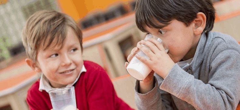 教训|医生劝诫:此物不给孩子吃,发育慢出牙晚,别当坏毛病,都是教训