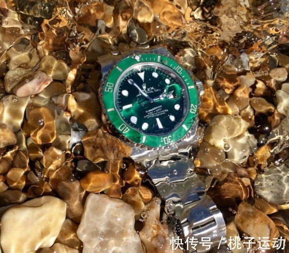 男士#35岁左右劳迷们,劳力士绿水鬼和蓝游艇,谁更适合年轻人!