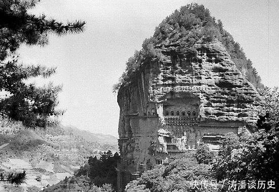 1975年的甘肃天水麦积山，沧桑的石窟、佛像与宝塔
