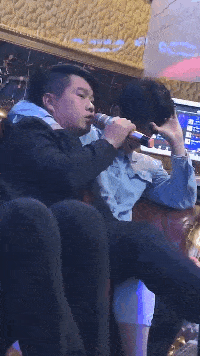 |搞笑GIF段子:大爷还是你大爷,大娘还有3秒到位!