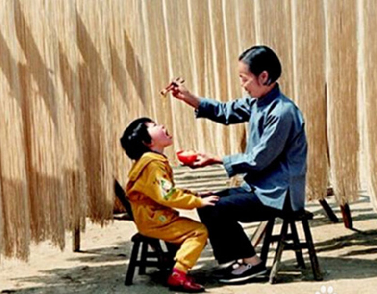 父母|老人帮子女带娃,超过这个年龄就该退出子女生活,越晚越不受待见