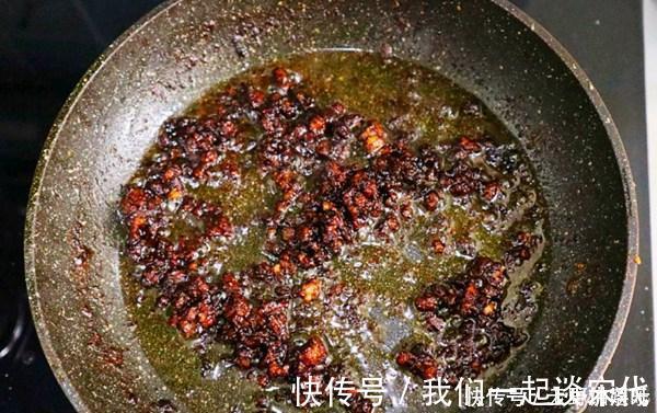 蒸包子时,最忌直接上锅蒸,记住3诀窍,包子暄软蓬松不塌陷