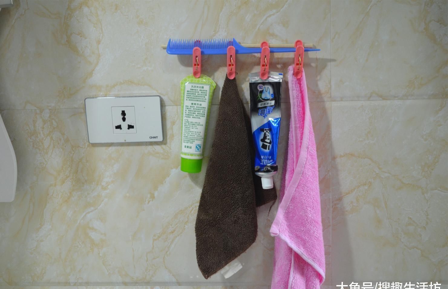 卫生间|塑料夹子粘在筷子上, 放在卫生间有大用处, 解决了家家户户的烦恼