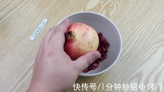 勺子|石榴有一个机关，勺子轻轻一敲，石榴籽自动脱落，1分钟一大盘