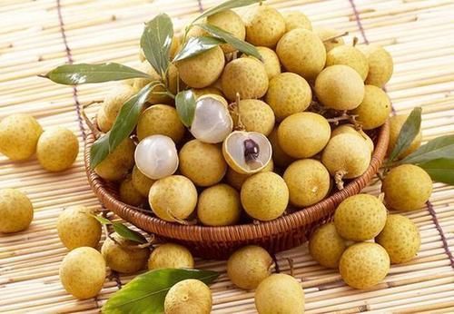 经期|女性大姨妈期间,流出像“肉”一样的血块是啥东西?早知晓别忽视