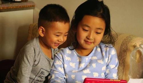 抚养|“我是姐姐,不是妈”女儿拒绝抚养弟弟,被父母告上法院