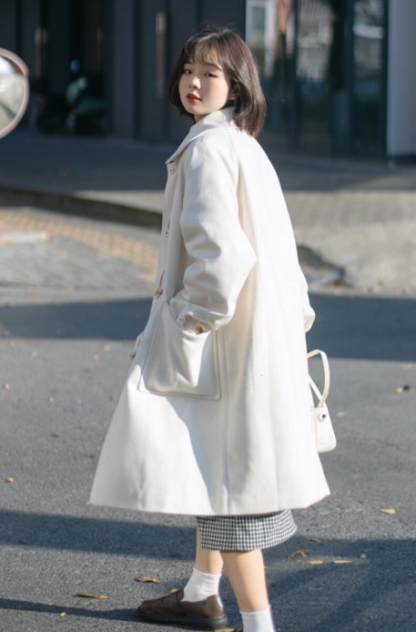 牛角扣大衣 小个子女生的冬季穿搭指南,身穿“牛角扣大衣”简约洋气,超好看