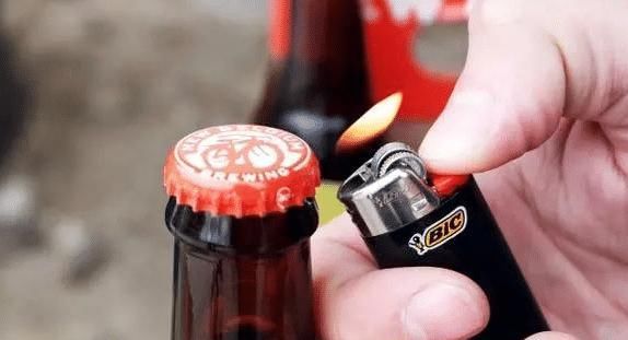 喝了25年啤酒,原来这才是“正确打开方式”,小孩也能轻松拧开
