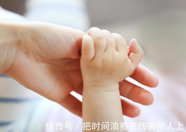 口诀|0-12个月宝宝大动作发育时间表,你家娃达标没新手爸妈收藏