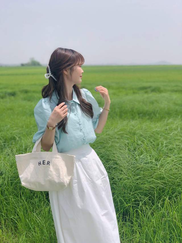 秋天|秋天裙装怎么穿好看?短袖上衣配半身裙简约高级,提升气质又显白