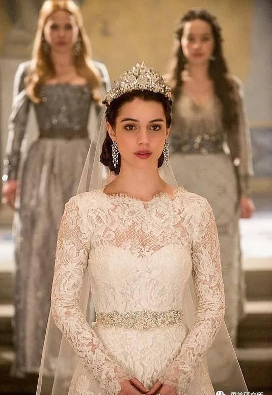 极限|比人间香奈儿还贵的真公主,她突破了人类侧脸美极限