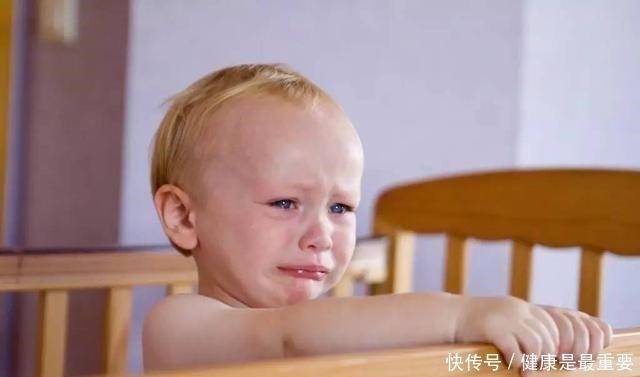 同床睡|7岁男孩和妈妈同床睡,引发悲剧,孩子这些表现说明应该分床睡了!