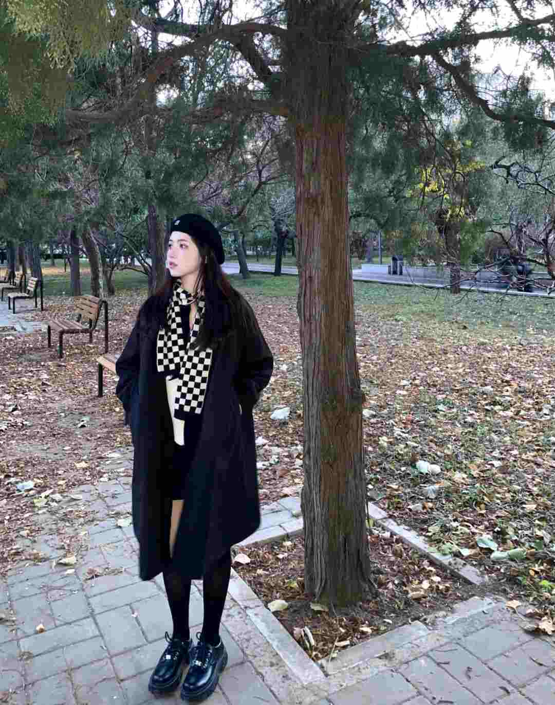 身材 大衣搭不过膝短裙真好看,保暖减龄又能秀身材,时髦精赶快学起来