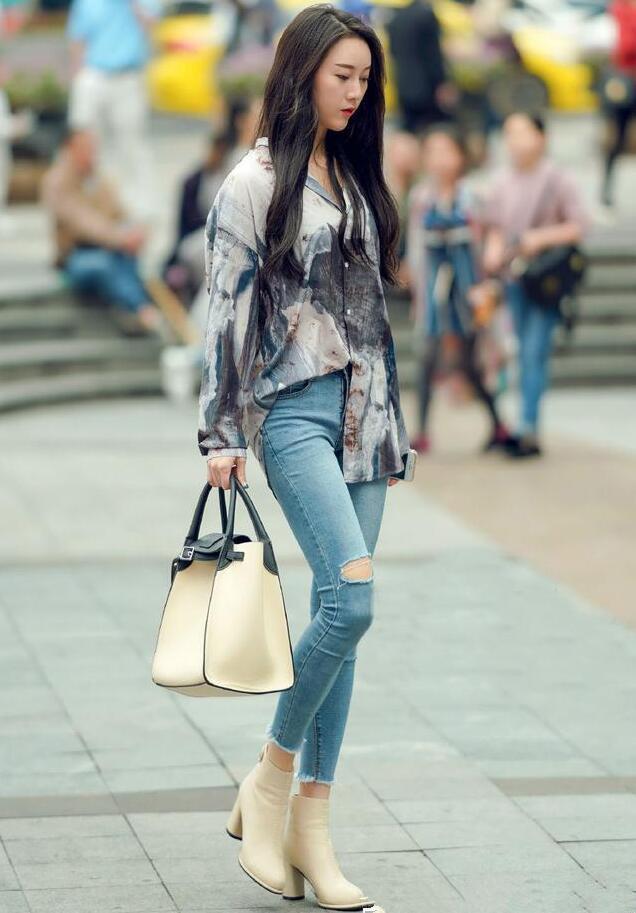 高跟鞋|路人街拍,灰色裙装穿搭,美的出众又显气质