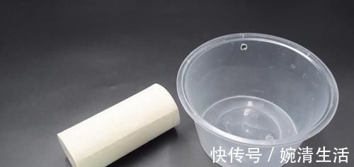 塑料打包盒上穿一根筷子,用途太棒了,解决了很多家庭困扰的烦恼
