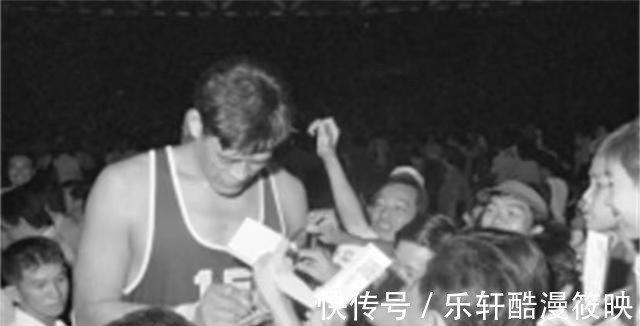 篮球队|男篮巨人穆铁柱去世13年后儿女皆不高,都是平凡的上班族
