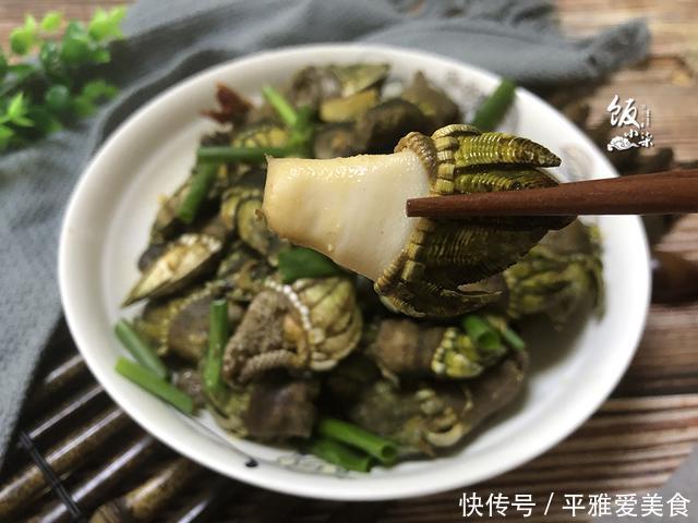这海鲜十分难得,上百元一斤,人们冒着生命危险都要去捕捞