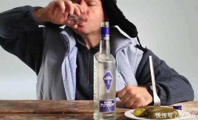 你觉得自己酒量大?去俄罗斯看看,东北人都放下了手上的酒瓶