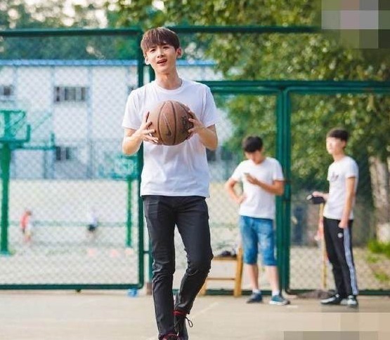 黄金期|男孩长高有2个“黄金期”,骨骼线闭合前都有机会,别放弃太早